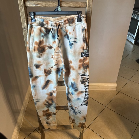 Abercrombie kids boys jogger fleece sweatpants 
Like new condition 
Size 15/16 - Picture 2 of 8